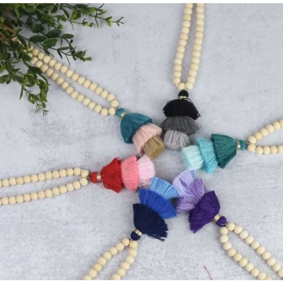 Fuschia Ombre Tassel Wood Bead Necklace - Picture 3 of 3